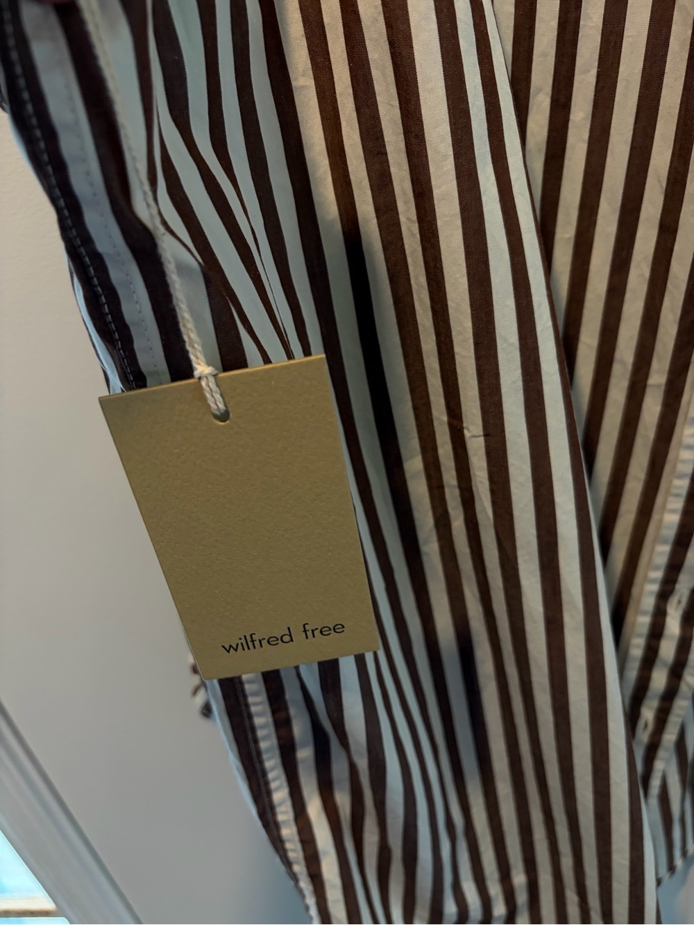 NWT Aritzia Wilfred Free Brown and White Striped Button-Down Shirt size M - Picture 4 of 4